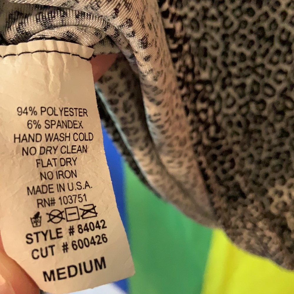 Coin Leopard Print Top High Neck w/ Cutout - Picture 5 of 5